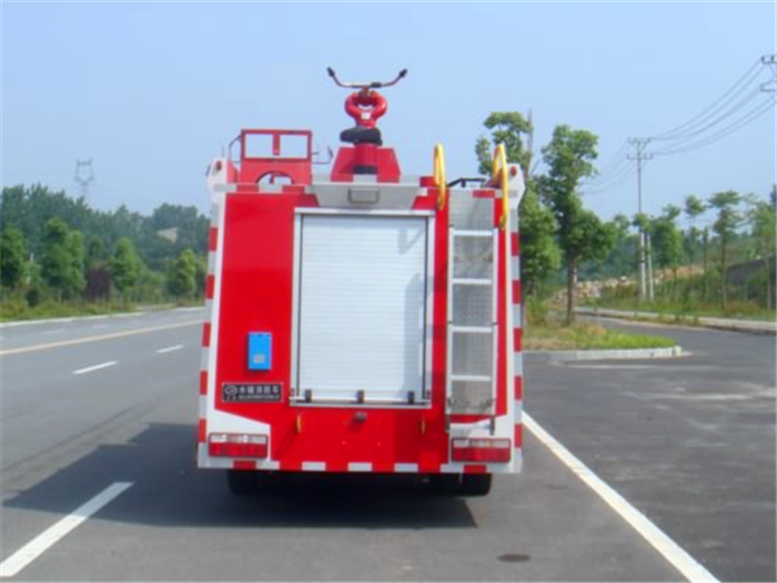 3.5噸東風(fēng)大多利卡水罐消防車(chē)