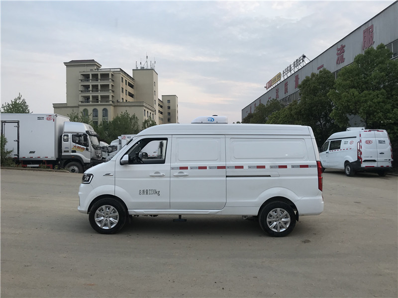 國(guó)六 金杯新海獅X30LS面包冷藏車(chē)