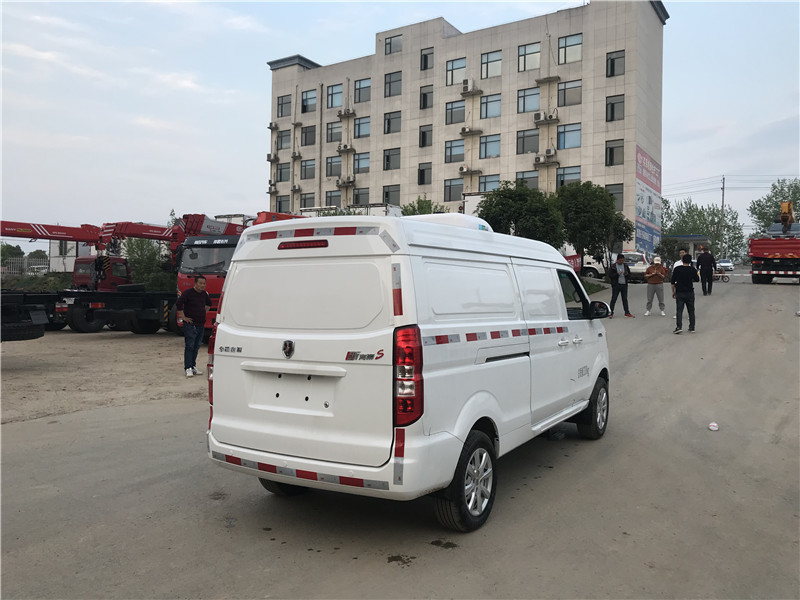 國(guó)六 金杯新海獅X30LS面包冷藏車(chē)