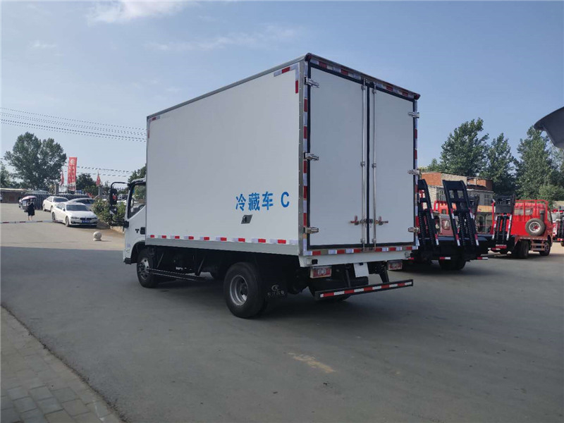 國(guó)六 福田歐馬可S1寬體冷藏車(chē)