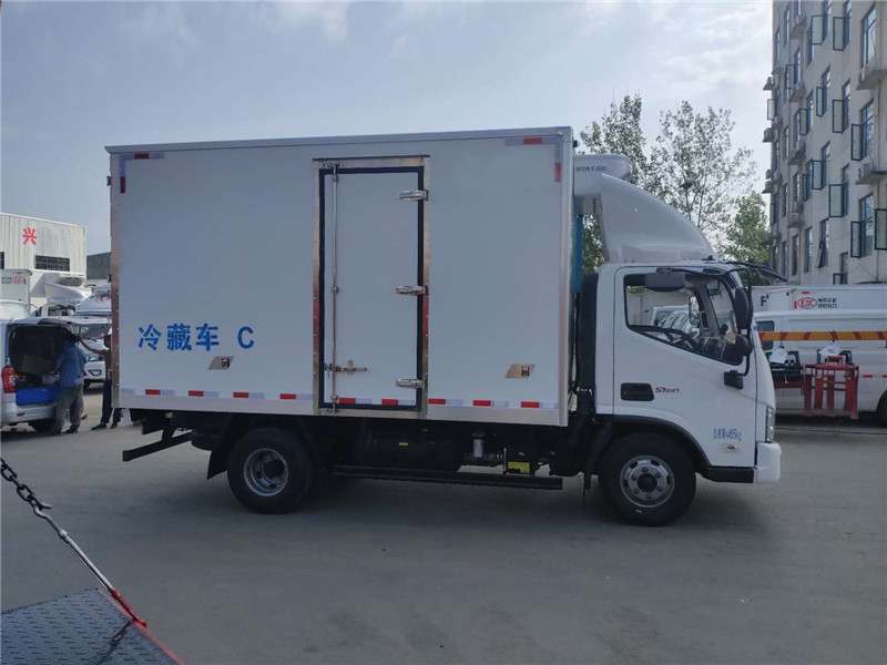 國(guó)六 福田歐馬可S1寬體冷藏車(chē)