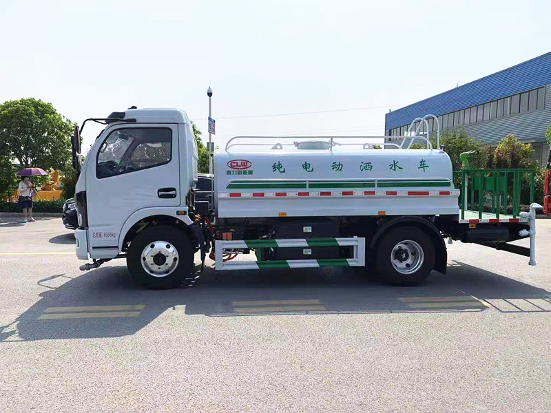 東風(fēng)多利卡5噸純電動灑水車